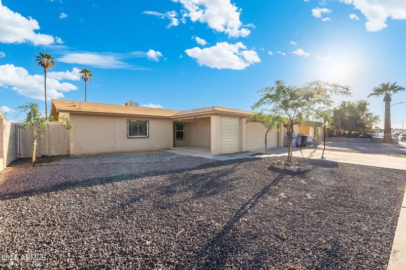 1121 Halstead Dr, Phoenix, AZ 85023