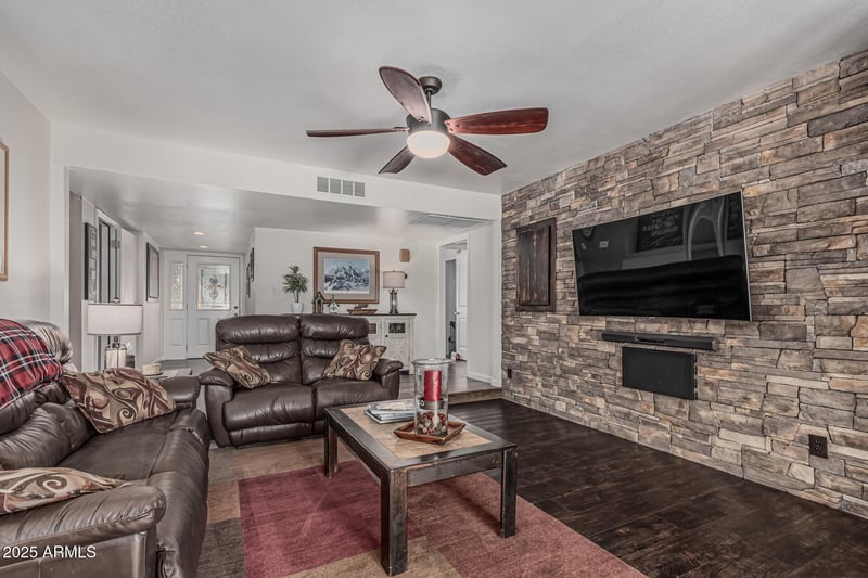 1121 Mission Dr, Chandler, AZ 85224