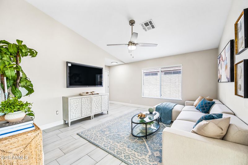 11211 W Heatherbrae Dr, Phoenix, AZ 85037
