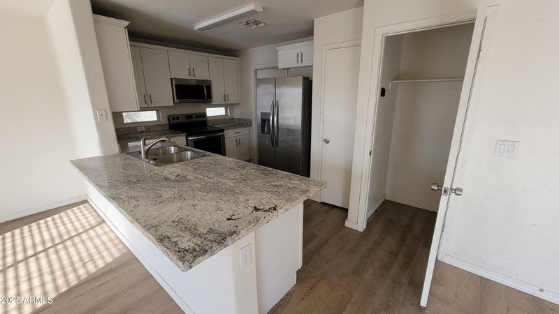 11215 W Heatherbrae Dr, Phoenix, AZ 85037