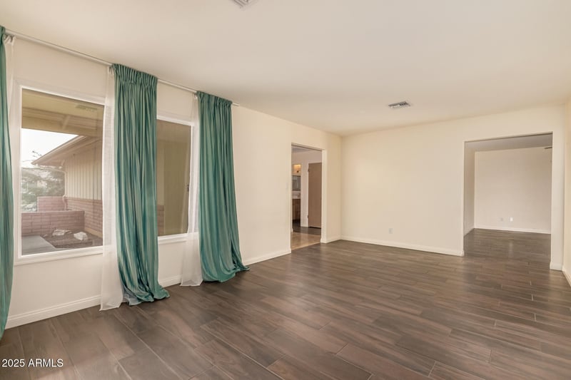 1122 Geneva Dr, Tempe, AZ 85282