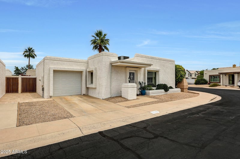 1122 Michelle Dr, Phoenix, AZ 85022