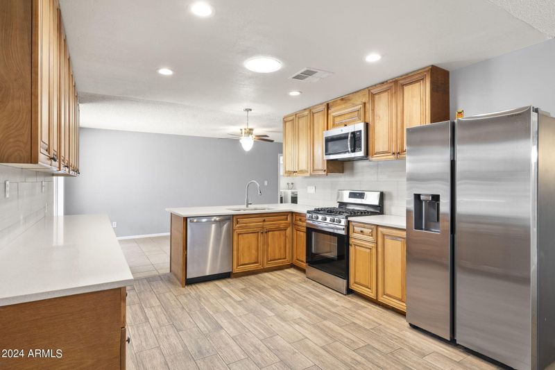 11222 N 73rd Dr, Peoria, AZ 85345