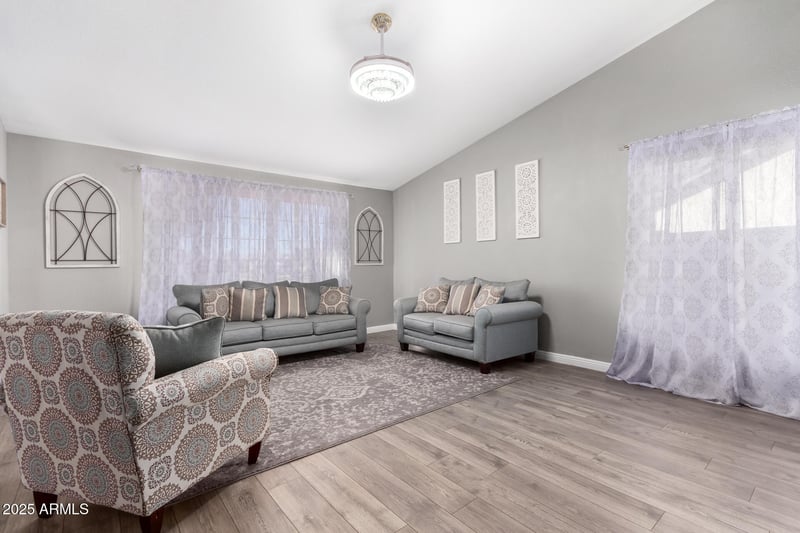 11227 59th Dr, Glendale, AZ 85304