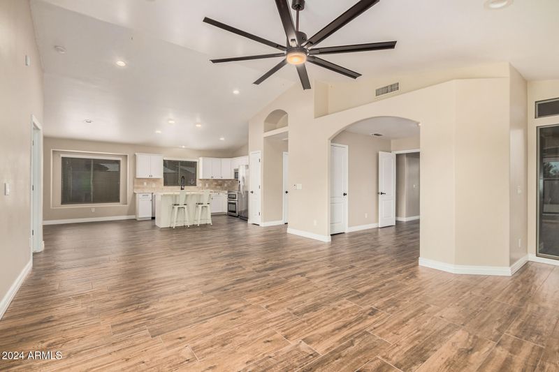 1123 E Pontiac Dr, Phoenix, AZ 85024
