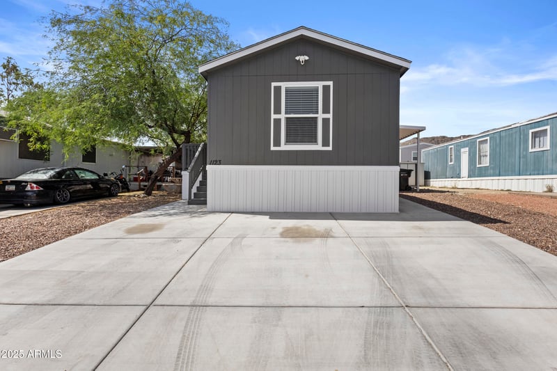 1123 Summerside Rd, Phoenix, AZ 85041