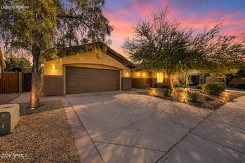 11230 Oakwood Dr, Goodyear, AZ 85338