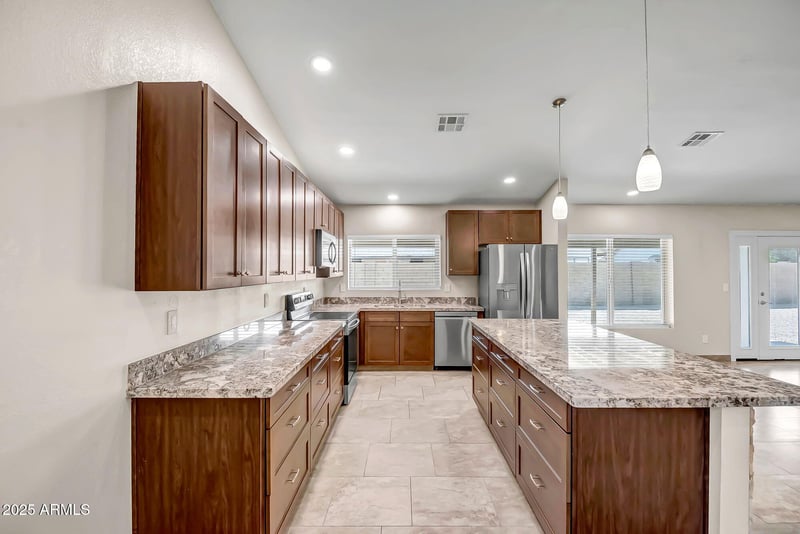11231 77th Dr, Peoria, AZ 85345