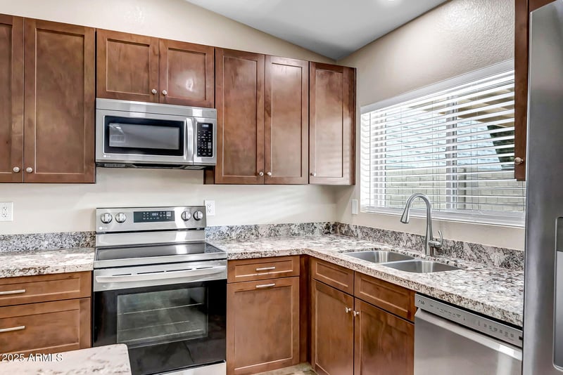 11231 77th Dr, Peoria, AZ 85345