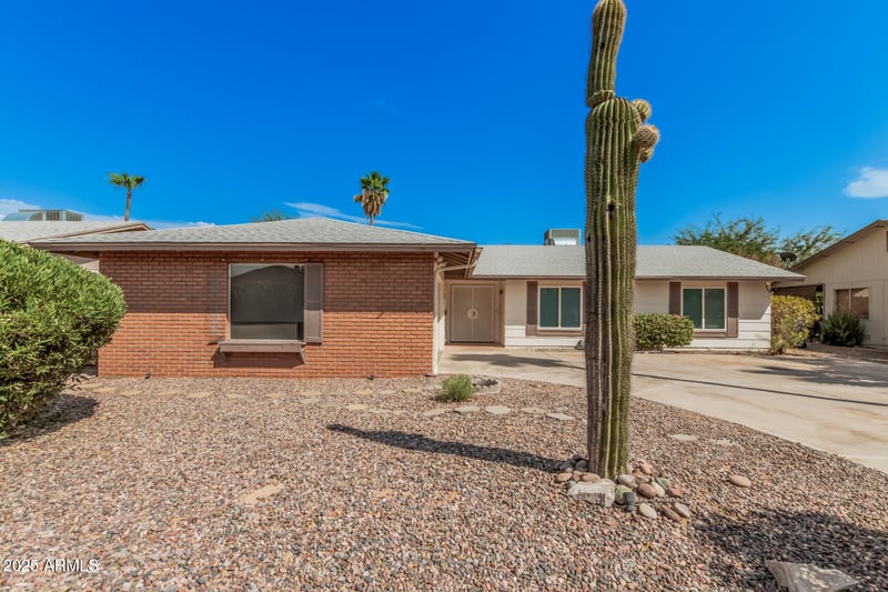 11233 Iroquois Dr, Phoenix, AZ 85044