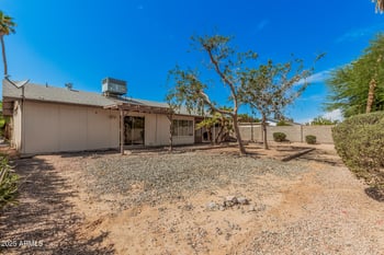 11233 Iroquois Dr, Phoenix, AZ 85044