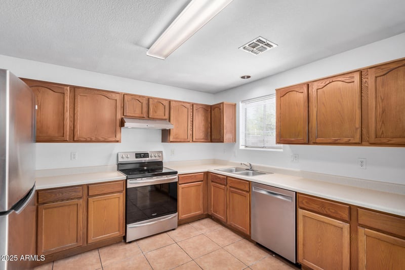 1124 Pleasant Ln, Phoenix, AZ 85041