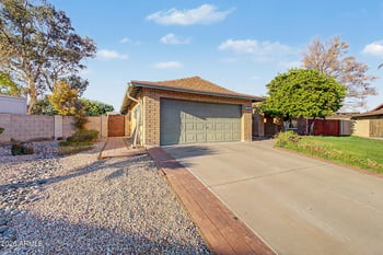 11243 N 58th Dr, Glendale, AZ 85304