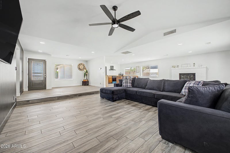 11244 58th Dr, Glendale, AZ 85304