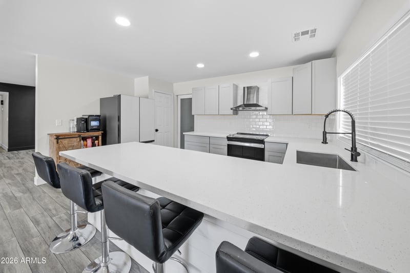 11244 58th Dr, Glendale, AZ 85304