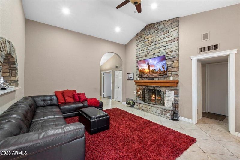 1125 E Hearn Rd, Phoenix, AZ 85022