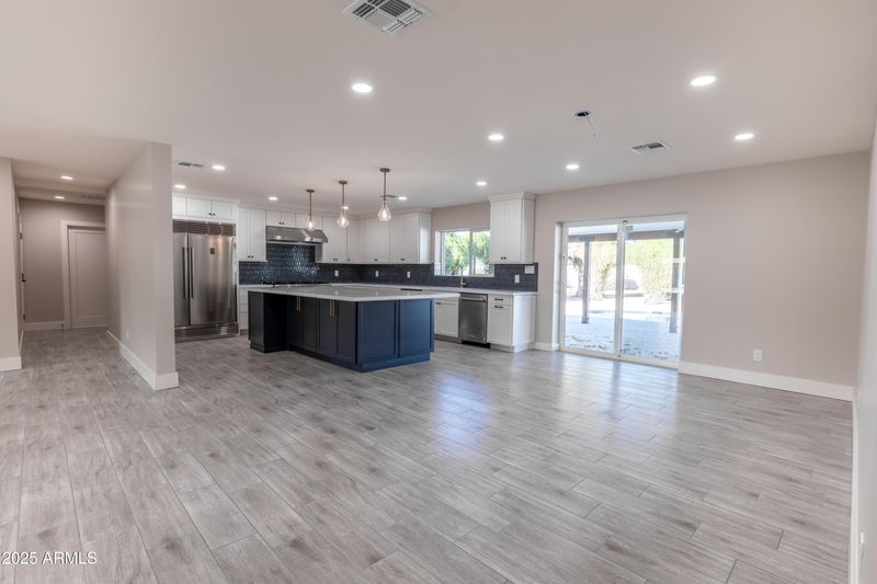 11252 N 37th St, Phoenix, AZ 85028