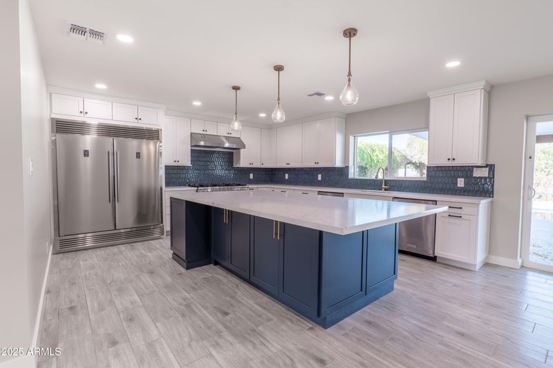 11252 N 37th St, Phoenix, AZ 85028
