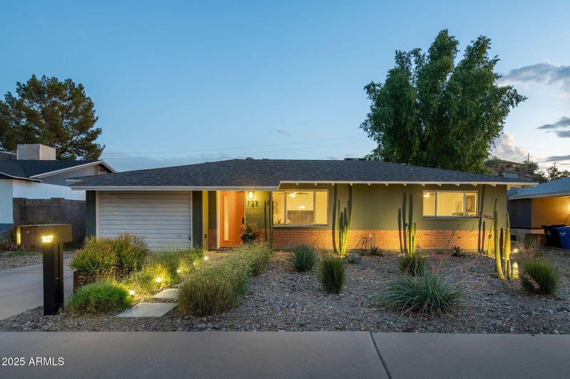 1127 Diana Ave, Phoenix, AZ 85020