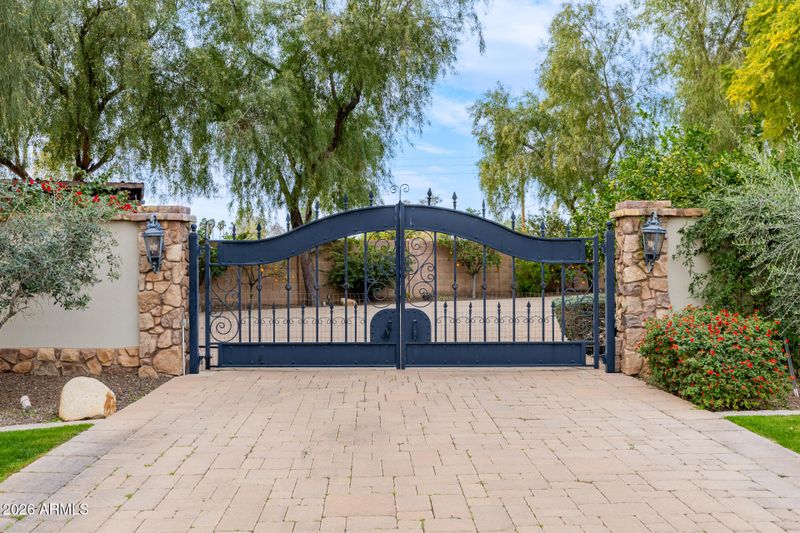 1128 E Desert Ct, Gilbert, AZ 85234