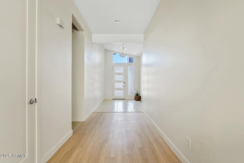 1129 E La Mirada Dr, Phoenix, AZ 85042