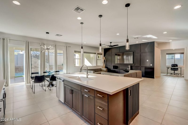 1131 E Paseo Way, Phoenix, AZ 85042