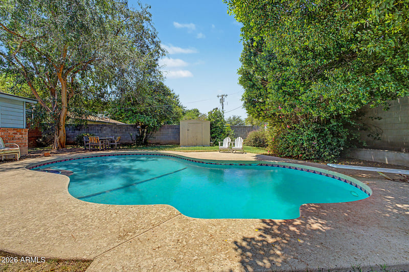 1132 E Flynn Ln, Phoenix, AZ 85014