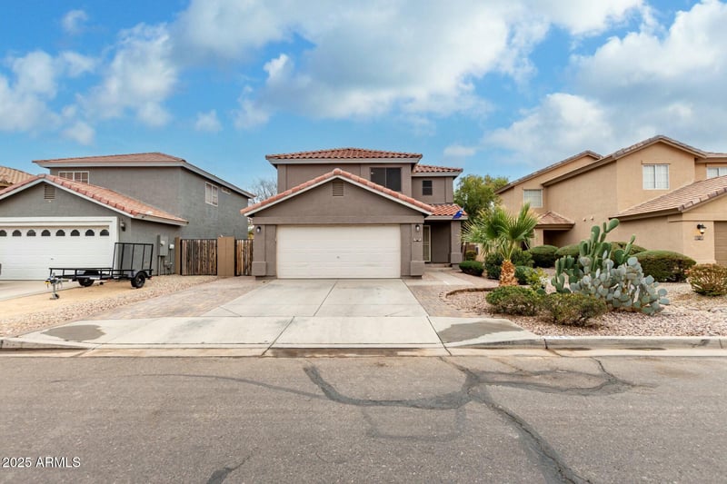 1135 Desert Holly Dr, San Tan Valley, AZ 85143