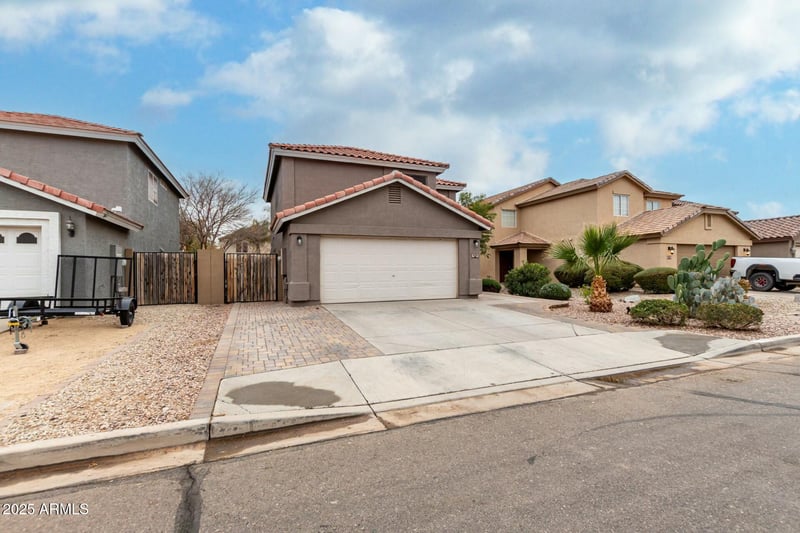 1135 Desert Holly Dr, San Tan Valley, AZ 85143