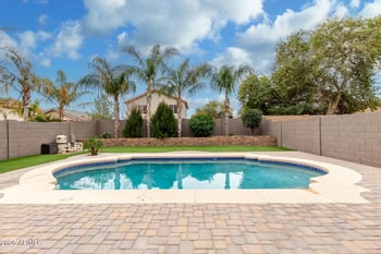 1135 Desert Holly Dr, San Tan Valley, AZ 85143