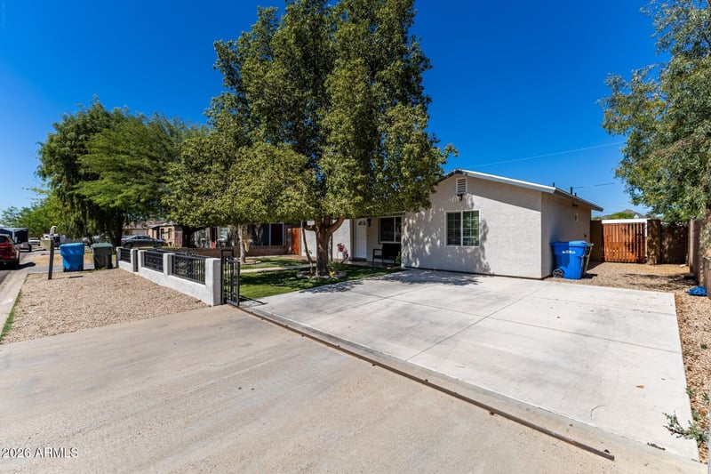 1136 Sunnyslope Ln, Phoenix, AZ 85020
