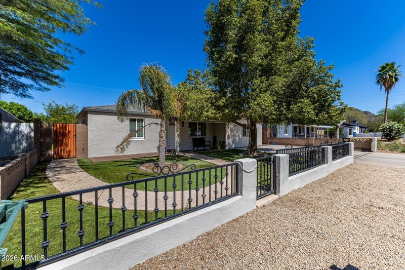 1136 Sunnyslope Ln, Phoenix, AZ 85020