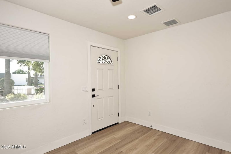 1136 Eva St, Phoenix, AZ 85020