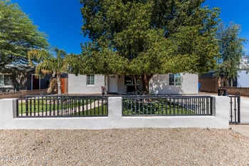 1136 Sunnyslope Ln, Phoenix, AZ 85020