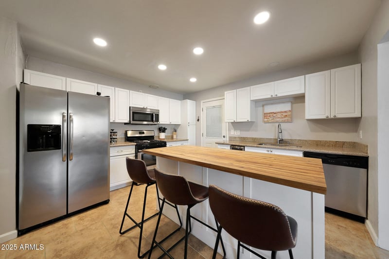 1138 Echo Ln, Phoenix, AZ 85020