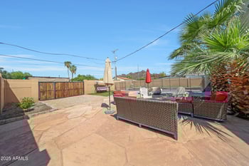 1138 Echo Ln, Phoenix, AZ 85020