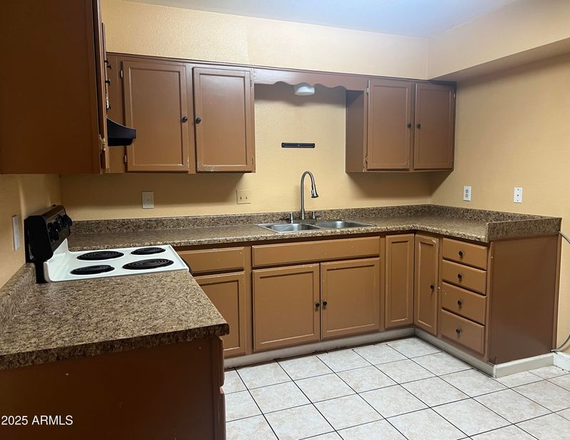 1138 N 59th Dr, Phoenix, AZ 85043