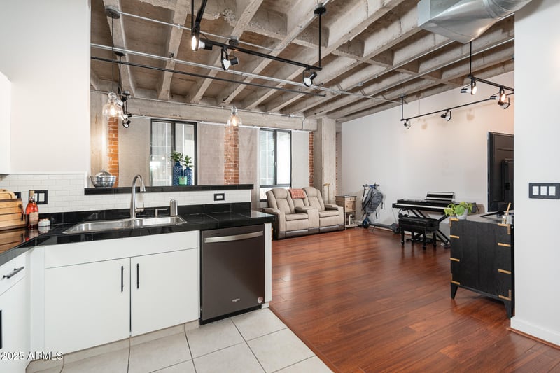 114 Adams St #402, Phoenix, AZ 85003