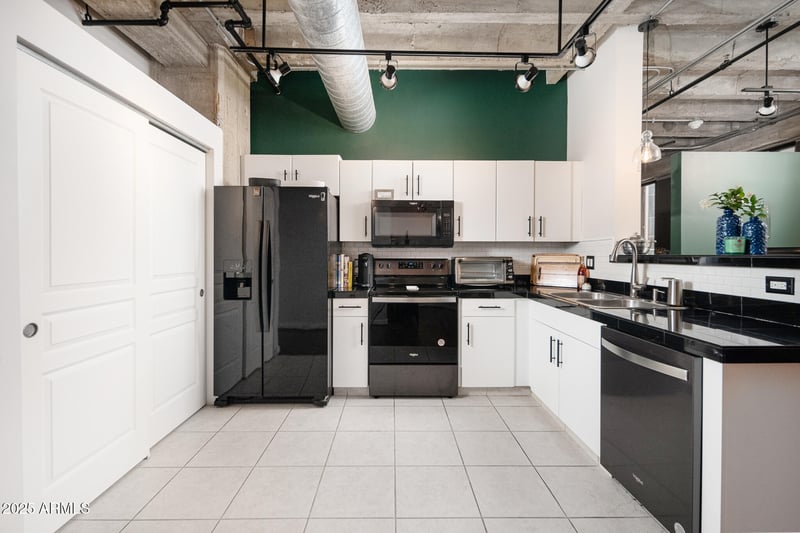 114 Adams St #402, Phoenix, AZ 85003