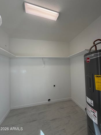 11408 43rd Dr, Glendale, AZ 85304