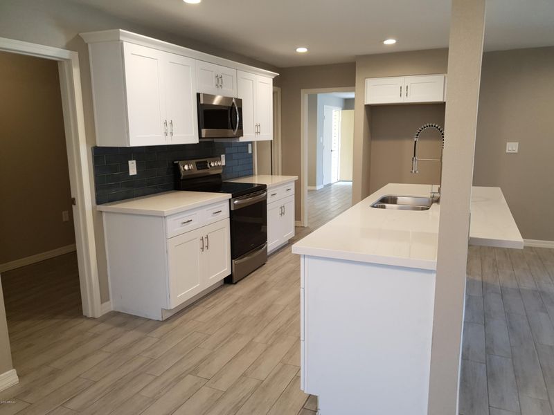 11410 S Pawnee Cir, Phoenix, AZ 85044