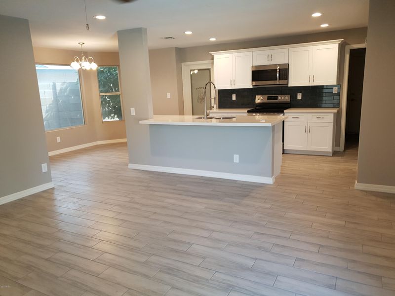 11410 S Pawnee Cir, Phoenix, AZ 85044