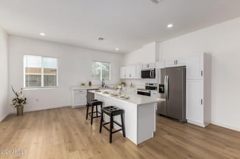 11415 58th Dr, Glendale, AZ 85304