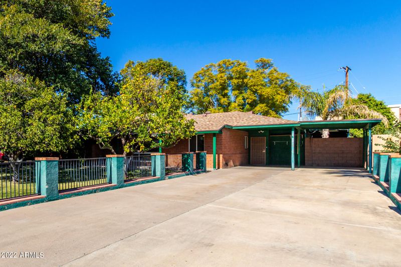 1142 E Flynn Ln, Phoenix, AZ 85014