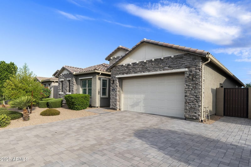 1142 Holland Park Dr, Gilbert, AZ 85297