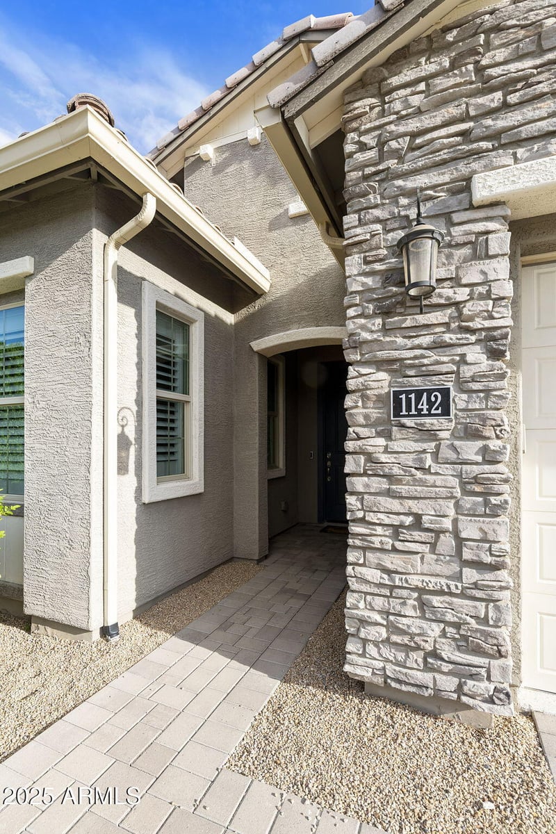 1142 Holland Park Dr, Gilbert, AZ 85297