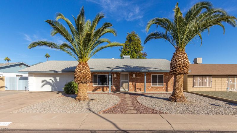 11425 S Pawnee Cir, Phoenix, AZ 85044