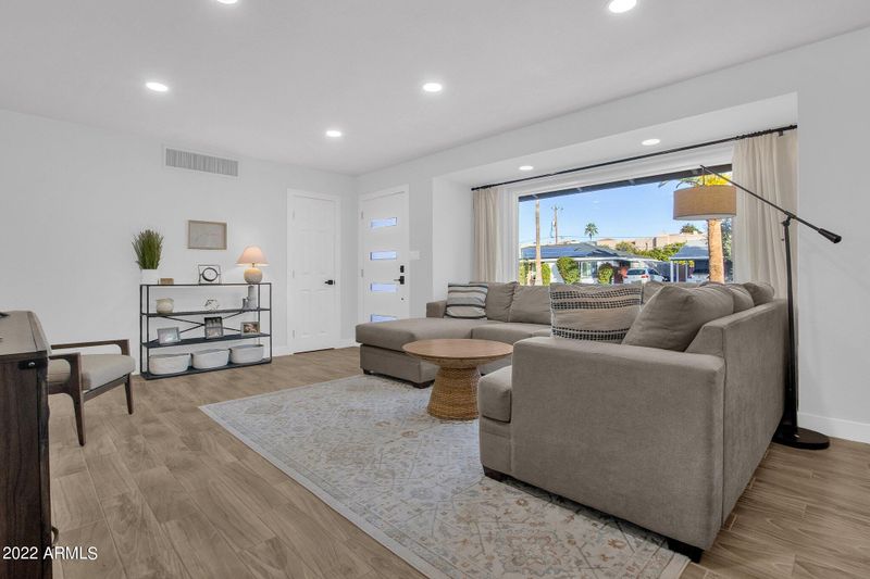1143 E Palo Verde Dr, Phoenix, AZ 85014
