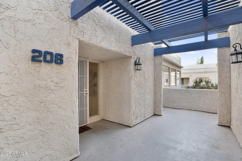 1143 Sandpiper Dr #208, Tempe, AZ 85283
