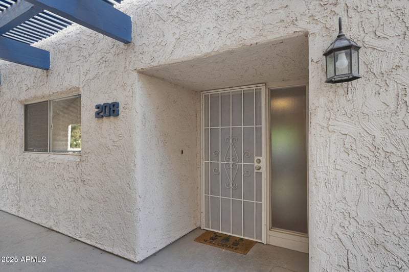 1143 Sandpiper Dr #208, Tempe, AZ 85283